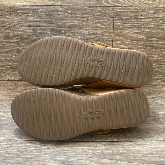 CLARKS ARTISIAN LADIES TERMIRA WEST LEATHER CAMEL THONG WEDGE SANDALS SIZE 10 - Picture 11 of 11